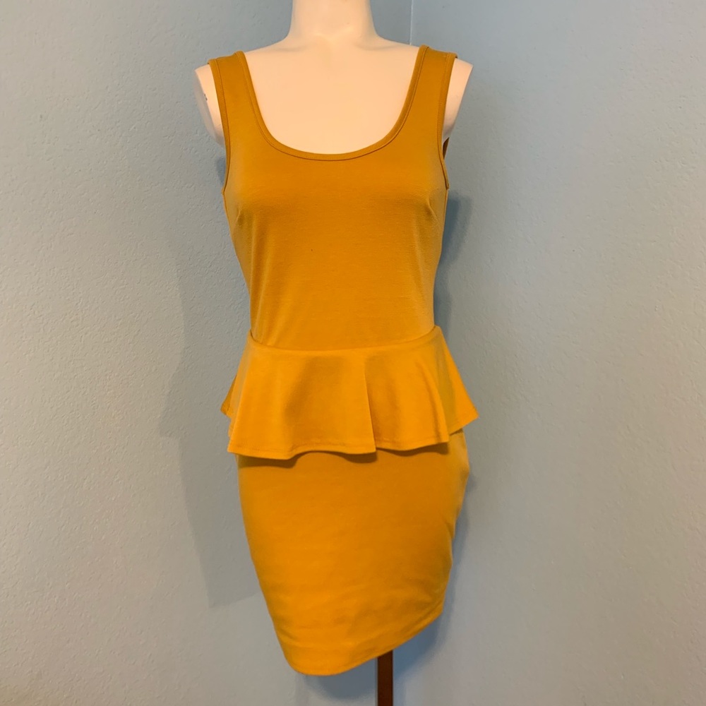 2B Bebe Mustard/Yellow Peplum Dress Size Small